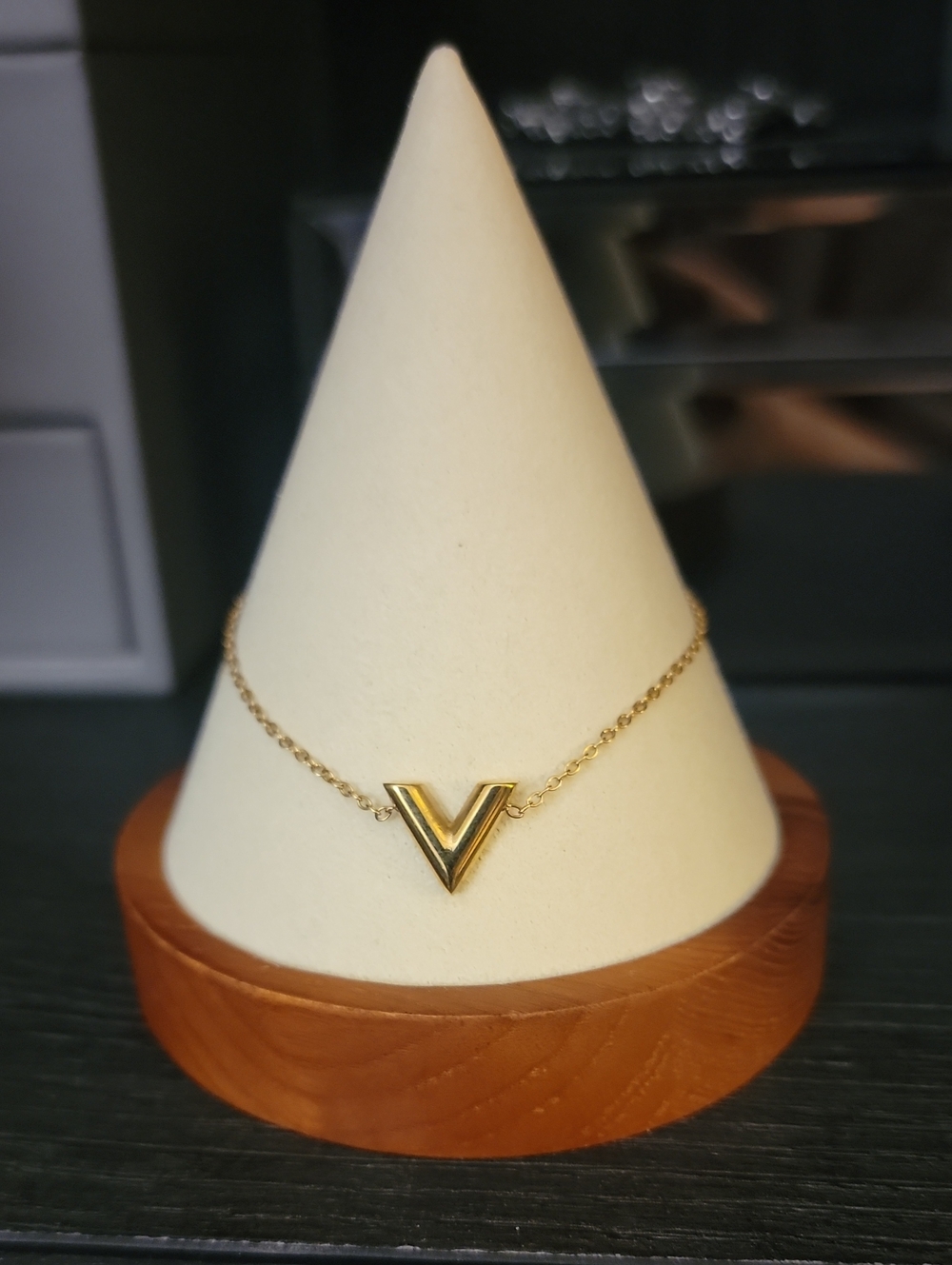 Gold 'V' Pendant Necklace - Women Jewelry